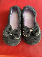 chaussons Isotoner gris avec noeud à paillettes 36