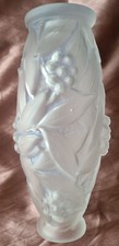 ESPAIVET Vase art déco " Feuillages et Baies " en verre dépoli à patine bleutée