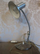 Ancienne lampe de bureau vers