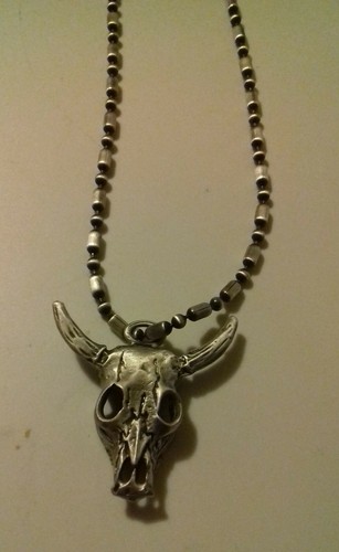 Pendentif buffle crâne animal