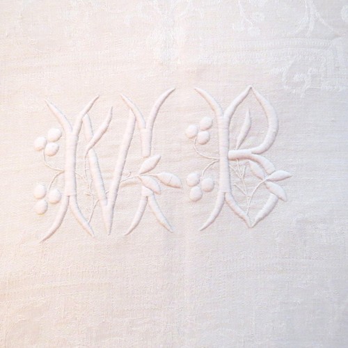 Grande nappe ancienne damassee - grande,