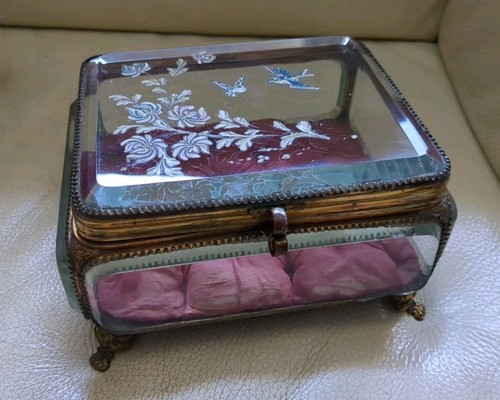 Ancienne grande boite - grande, a