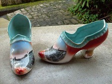 PORCELAINE ANCIENNE 1930 2 CHAUSSURES SOUVENIR DE BOUZONVILLE LORRAINE