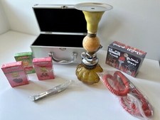 Chicha narguilé avec accessoires, parfums, dans une jolie cassette fermée