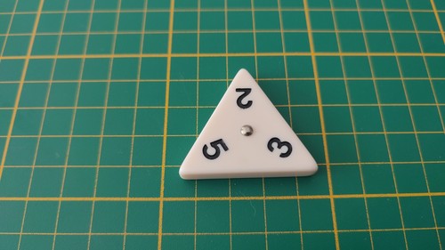 Pièce triangulaire 2 - triangulaire,