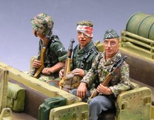 Figurine King and (&) Country -WS054 3 Seated Riflemen RETIRE