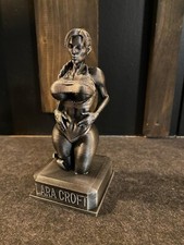LARA CROFT statue Tomb Raider