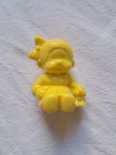 Figurine kiki fille jaune lessive Bonux H 4 cm embout de crayon ancien vintage