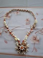 Collier enfilable en coquillages