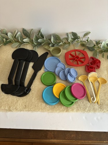 Lot tupperware items - of,
