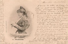 CARTE POSTALE FOLKLORE ET COSTUME ARLESIENNE