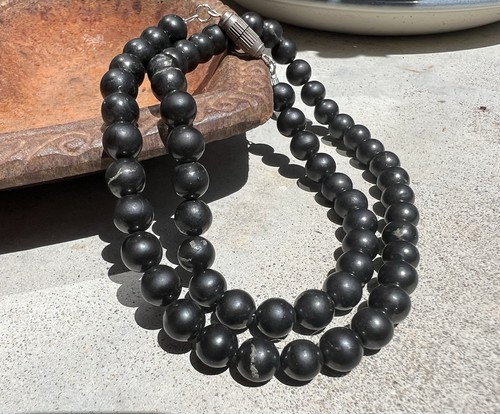 Collier ancien perles noires