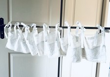 CANTONNIÈRE « Broderies » Fait main, blanc dentelle, style vintage, ancien