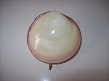 Ancienne boite en coquillage et laiton