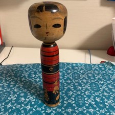 Poupée traditionnelle Kokeshi en bois rouge et noire jouet ancien japonais de...