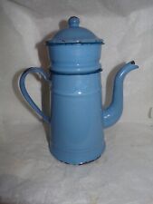 ancienne cafetière en tôle