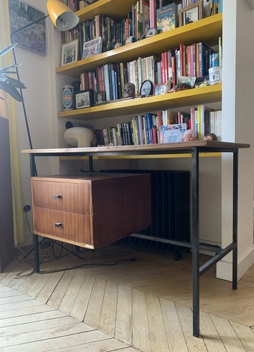Bureau modèle 620 par pierre