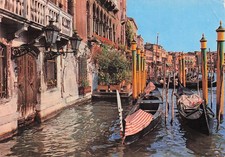 ITALIE VENISE GONDOLES