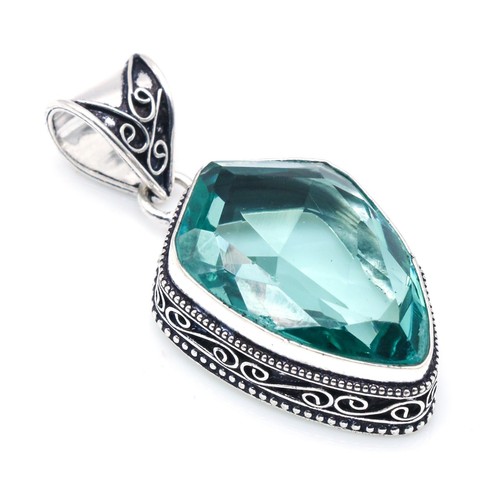 Pendentif bijoux fait main - , en
