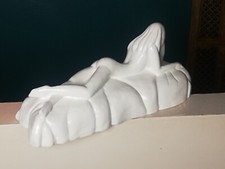 Sculpture romantique de femme