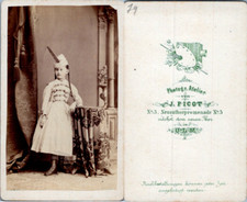 Picot, Ulm, Petite fille en costume hongrois ou polonais, circa 1870 CDV vintage