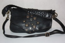 BORSE IN PELLE   Sac Besace Cuir Noir Rabat Motifs Etoiles TBE