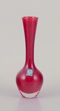 Murano, Italy. Vase d'art en verre transparent et rouge. Approx. 1960s.