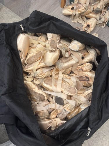 Used pointe shoes 100 - pointe,