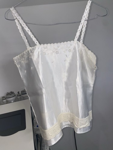 Haut brodé mains femme - femme, en