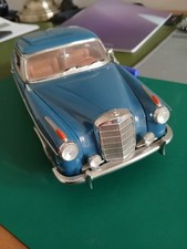 mercedes 1/18 220SE Ponton
