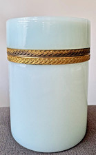 ANCIENNE BOITE EN OPALINE