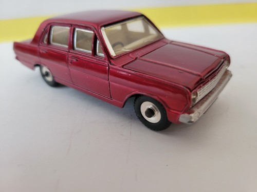 Dinky toys 135 triumph - dinky,