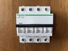 DISJONCTEUR TETRAPOLAIRE 32A
