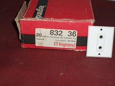 Socle de Prise deux pôles série Mistral Legrand neuve ref: 83236
