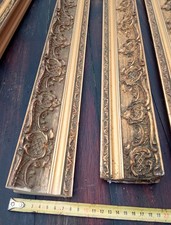 4 baguettes en bois et stucs