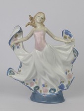Figurine de danseuse en