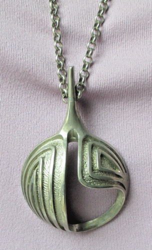 Collier pendentif garde sabre - collier,