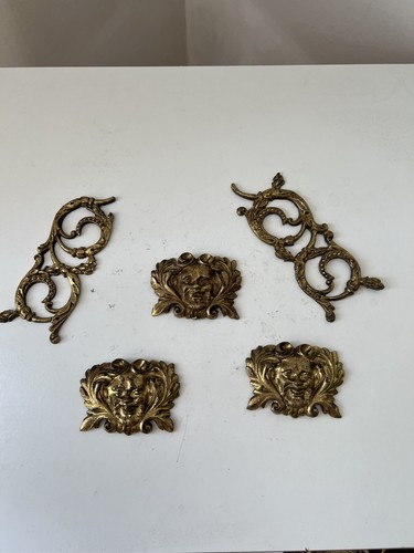 Eléments bronze doré plaque
