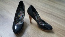 Escarpins vernis URBAN 38, très bon état !