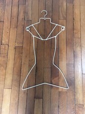 Presentoir  cintre en fil de fer dlg rené Herbst et Siegel - grand modèle 70 cms