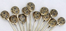 12 cuillères à café, caviar argent massif vermeil russe, niellées, Moscou 1850.