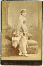 Bacard Fils, France, femme en tenue style oriental, ca.1890, vintage albumen pri