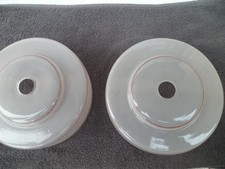 2 abats -jour,en trés bon état,époque année 50(pas de manque,ni fissure