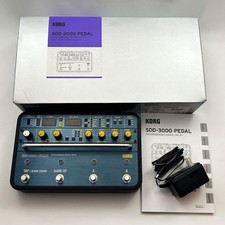 Effets guitare vintage pédale Korg SDD-3000 utilisés avec adaptateur secteur