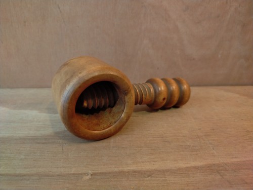 Casse noix bois - casse,