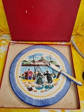 FAIENCE DE PORNIC PLAT A FROMAGE VUE DU CROISIC EN BOITE