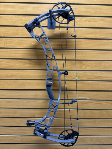Item 3945 hoyt - 3945,