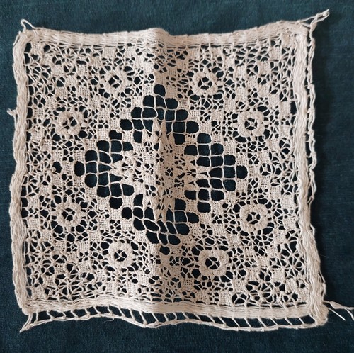 Incrustation dentelle aux