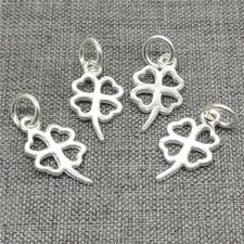 5 pièces de breloques trèfle