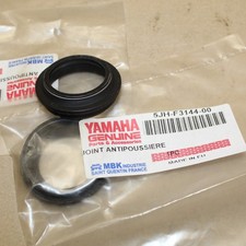 2 CACHES POUSSIERES DE FOURCHE